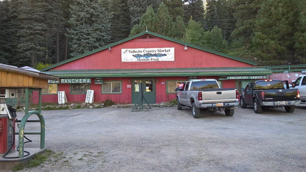 La Comida Ranchera kitchen and Vallecito Liquors at the market