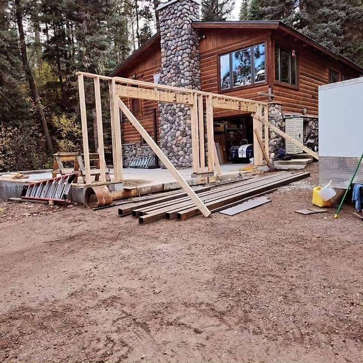 Garage and rooftop deck being framed at a log home